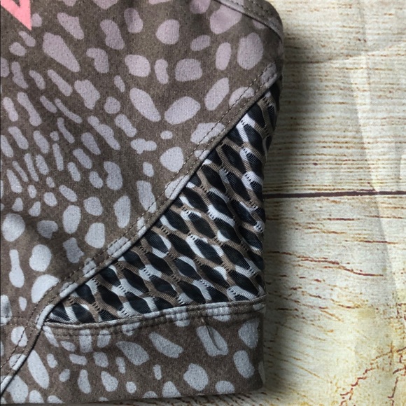 Peloton x Wear It To Heart Riverstone High Neck Sports - Picture 3 of 7